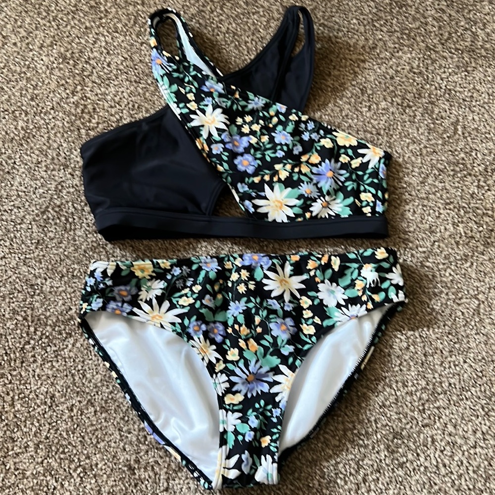 Abercrombie kids like new swimsuit